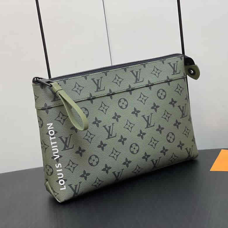 原單lv手包手拿包繫列 Pochette Voyage Souple手拿包Keepall Bandoulière25手包 M82008綠花￥980.00的图片-高仿LV包包、高仿lv錢包