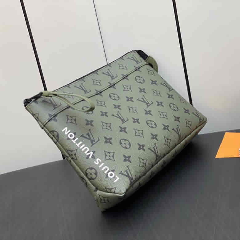 原單lv手包手拿包繫列 Pochette Voyage Souple手拿包Keepall Bandoulière25手包 M82008綠花￥980.00的图片-高仿LV包包、高仿lv錢包