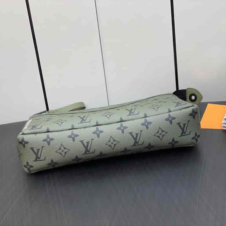 原單lv手包手拿包繫列 Pochette Voyage Souple手拿包Keepall Bandoulière25手包 M82008綠花￥980.00的图片-高仿LV包包、高仿lv錢包