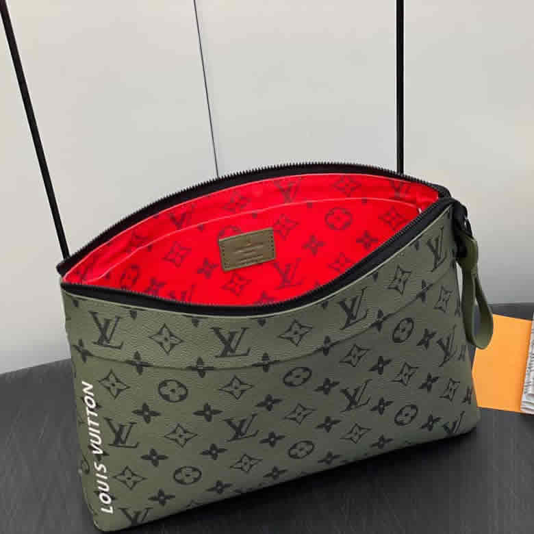 原單lv手包手拿包繫列 Pochette Voyage Souple手拿包Keepall Bandoulière25手包 M82008綠花￥980.00的图片-高仿LV包包、高仿lv錢包