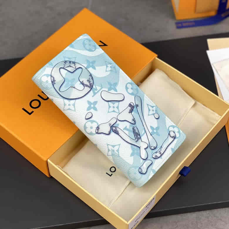 LV/路易威登男包藍色水滴字母帆佈雙摺收納長款錢包手拿包M82306¥680.00的图片-高仿LV包包、高仿lv錢包 LV/路易威登男包藍色水滴字母帆佈雙摺收納長款錢包手拿包M82306¥680.00的图片-高仿LV包包、高仿lv錢包