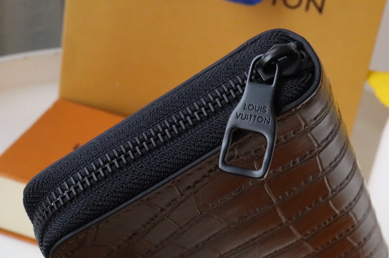 lv高端頂級ZIPPY VERTICAL錢夾男士豎款拉鏈錢夾M81830￥980.00的图片-高仿LV包包、高仿lv錢包