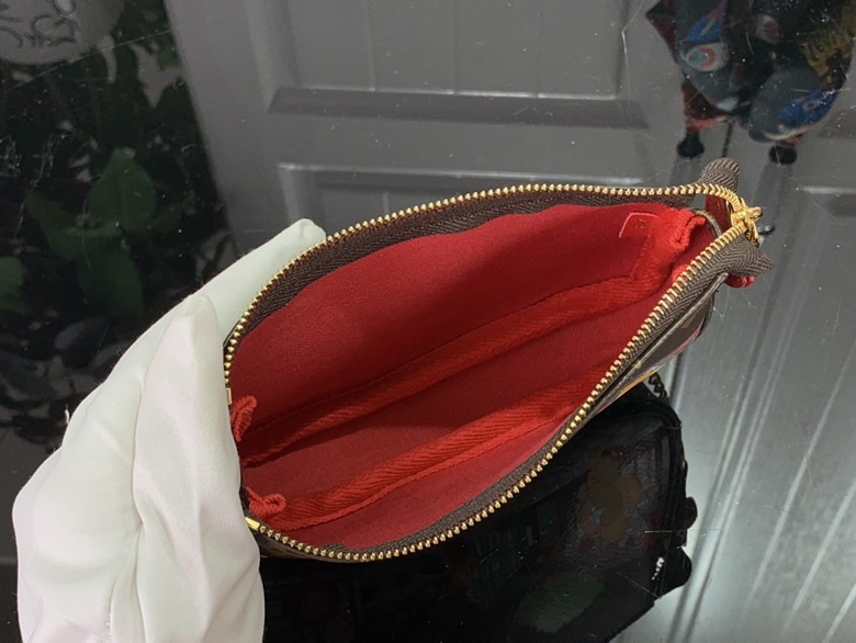 頂級原單Mini花卉風箏路過水上舢闆lv手拿包M81965-lv錢包￥1180.00的图片-高仿LV包包、高仿lv錢包