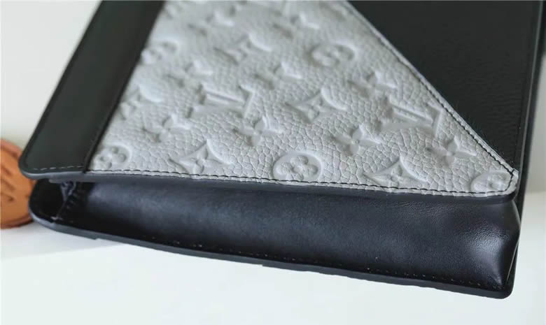 高仿LV錢包男士STANDING POUCH手拿包 M81310多色￥980.00的图片-高仿LV包包、高仿lv錢包