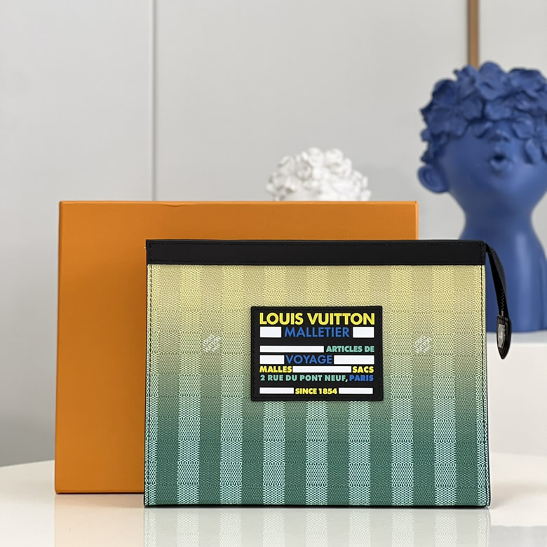 LV高端版本男士手拿包POCHETTE VOYAGE 手拿包 M81317￥1280.00的图片-高仿LV包包、高仿lv錢包