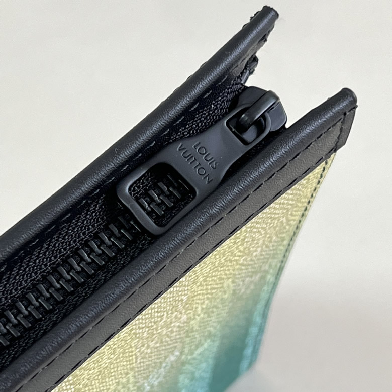 LV高端版本男士手拿包POCHETTE VOYAGE 手拿包 M81317￥1280.00的图片-高仿LV包包、高仿lv錢包