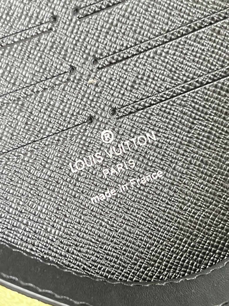 LV高端版本男士手拿包POCHETTE VOYAGE 手拿包 M81317￥1280.00的图片-高仿LV包包、高仿lv錢包