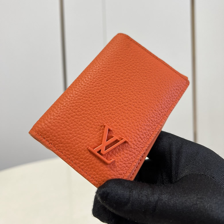路易威登經典袋裝萬用錢包M81028橙色￥780.00的图片-高仿LV包包、高仿lv錢包