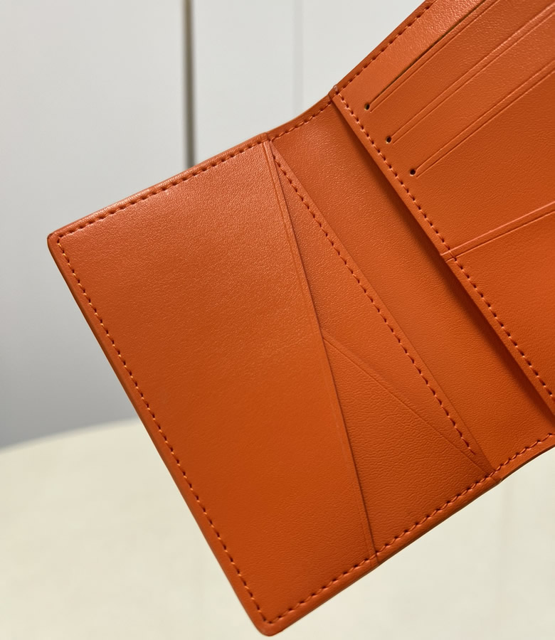 路易威登經典袋裝萬用錢包M81028橙色￥780.00的图片-高仿LV包包、高仿lv錢包