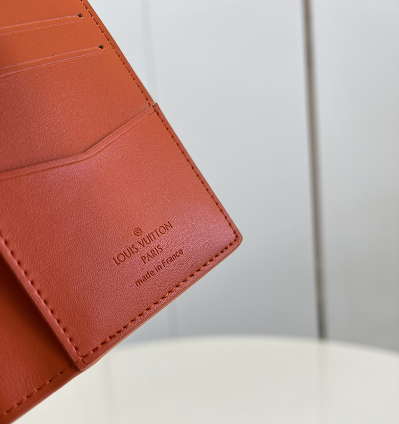 路易威登經典袋裝萬用錢包M81028橙色￥780.00的图片-高仿LV包包、高仿lv錢包