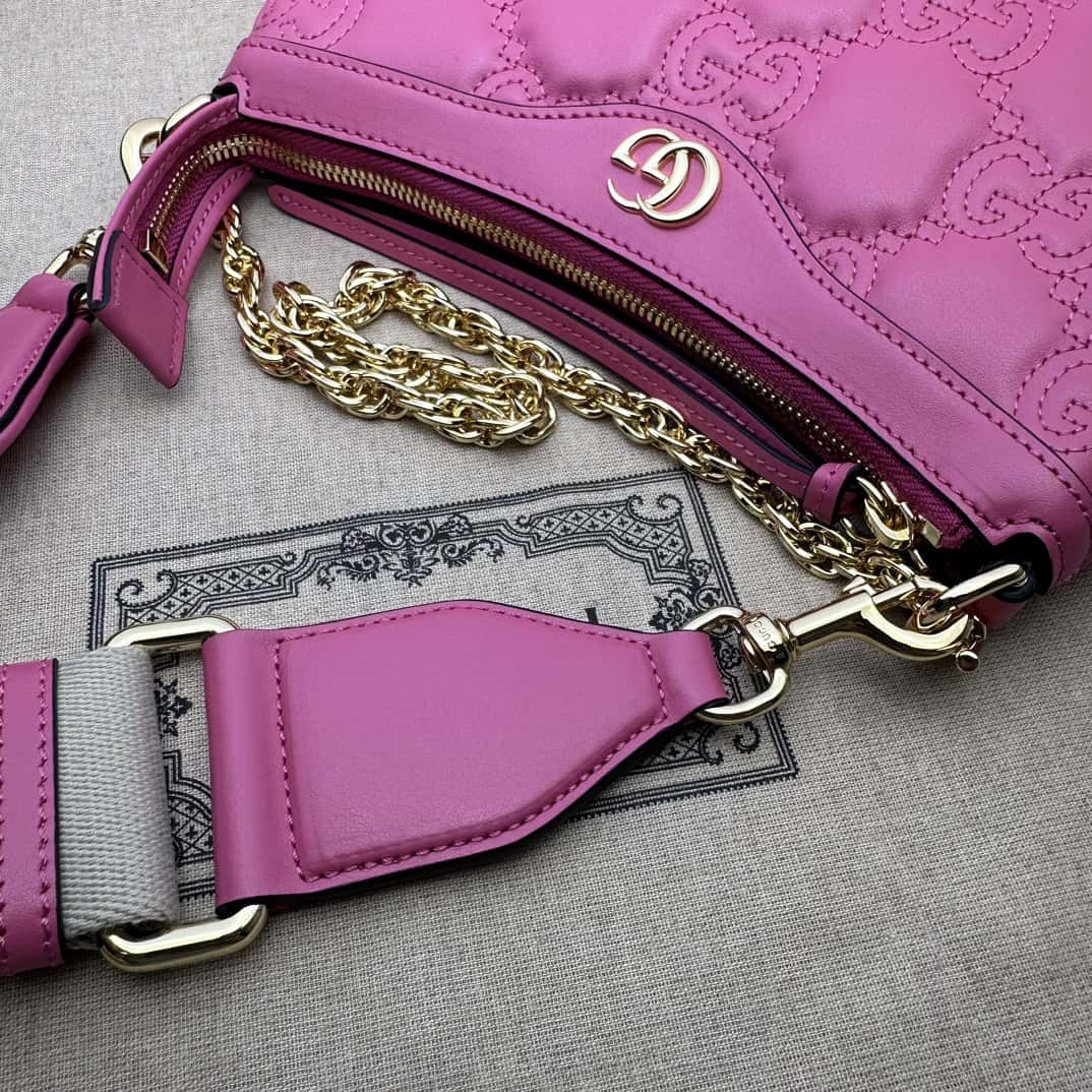 高仿GUCCI古馳GG Matelassé手袋735049¥1280.00的图片-高仿古奇包包Gucci、高仿古奇女包Gucci 高仿GUCCI古馳GG Matelassé手袋735049¥1280.00的图片-高仿古奇包包Gucci、高仿古奇女包Gucci