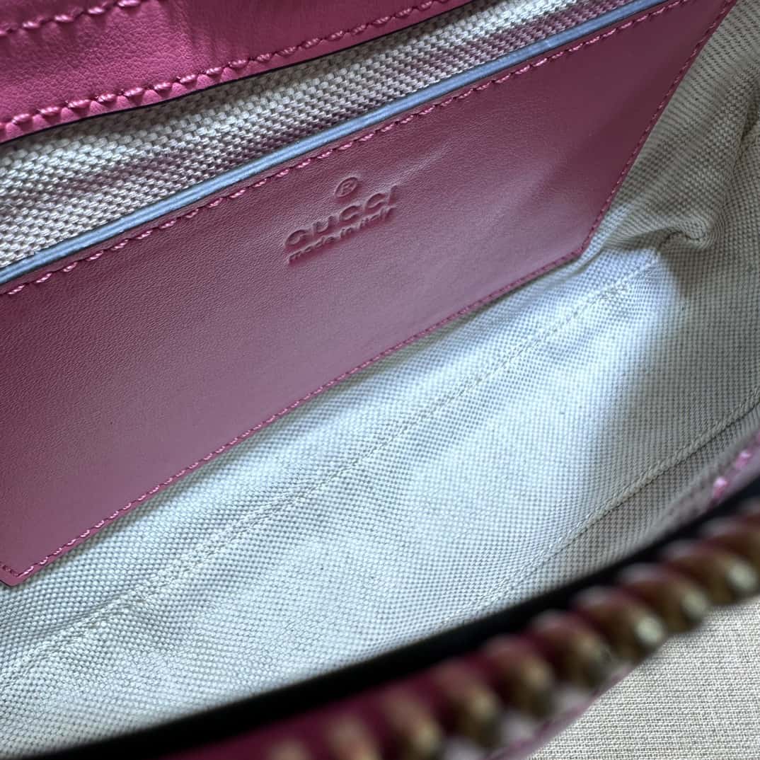 高仿GUCCI古馳GG Matelassé手袋735049¥1280.00的图片-高仿古奇包包Gucci、高仿古奇女包Gucci 高仿GUCCI古馳GG Matelassé手袋735049¥1280.00的图片-高仿古奇包包Gucci、高仿古奇女包Gucci