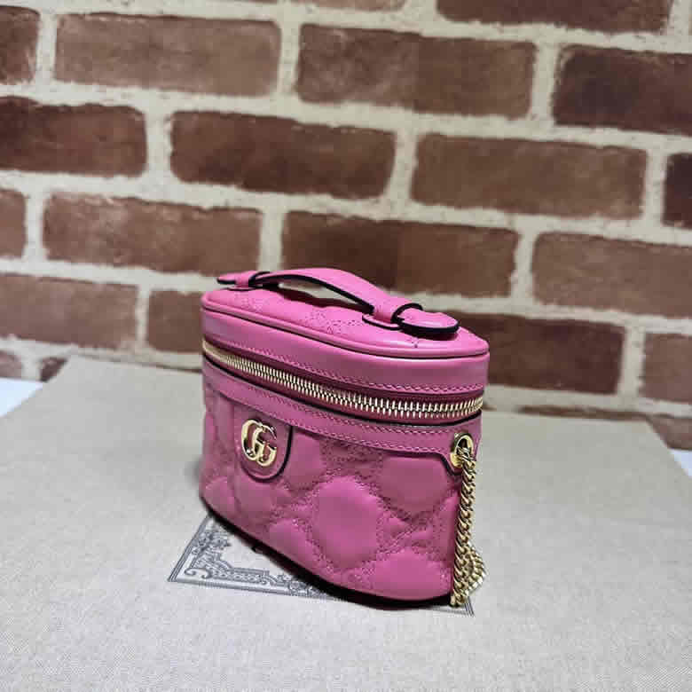 高仿GUCCI古馳GG Matelassé迷妳手提包723770玫紅¥980.00的图片-高仿古奇包包Gucci、高仿古奇女包Gucci 高仿GUCCI古馳GG Matelassé迷妳手提包723770玫紅¥980.00的图片-高仿古奇包包Gucci、高仿古奇女包Gucci