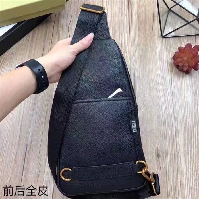 gucci古馳新款胸包意大利牛皮高雅的造型￥1480.00的图片-高仿古奇包包Gucci、高仿古奇男包Gucci