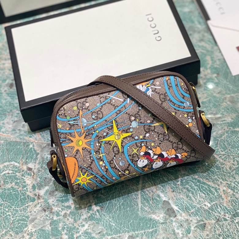 古馳男包Disney x Gucci唐老鴨印花迷妳肩背包 648124￥1280.00的图片-高仿古奇包包Gucci、高仿古奇男包Gucci