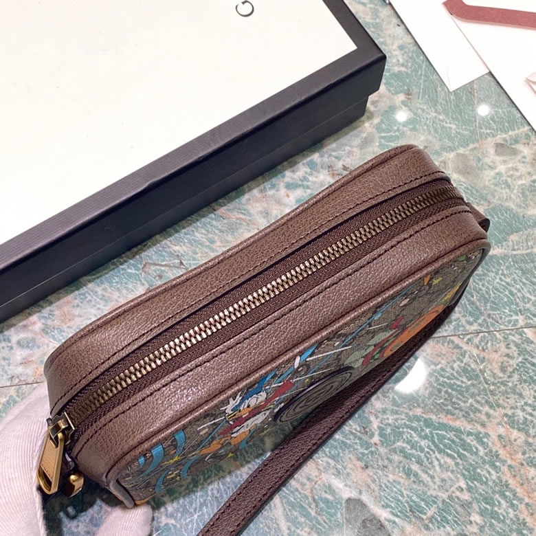 古馳男包Disney x Gucci唐老鴨印花迷妳肩背包 648124￥1280.00的图片-高仿古奇包包Gucci、高仿古奇男包Gucci