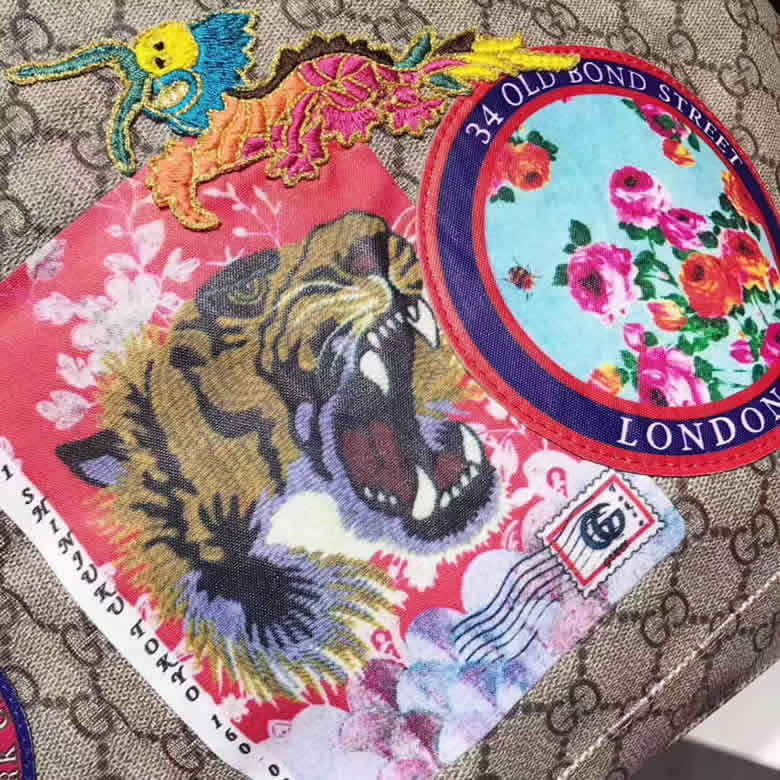 男士新款gucci唐老鴨卡通貼花米色印花雙肩背包 460029￥1880.00的图片-高仿古奇包包Gucci、高仿古奇男包Gucci