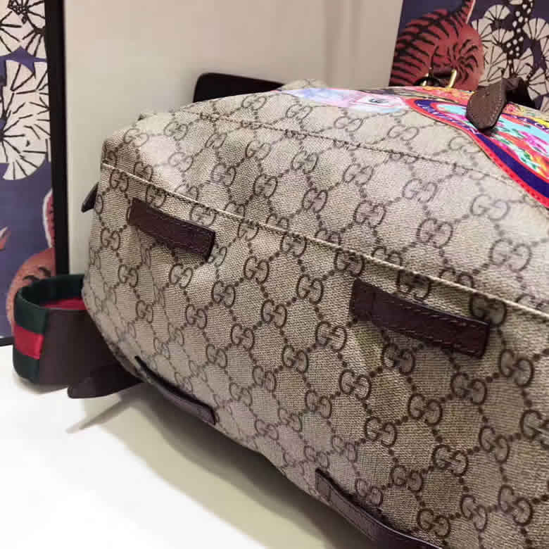 男士新款gucci唐老鴨卡通貼花米色印花雙肩背包 460029￥1880.00的图片-高仿古奇包包Gucci、高仿古奇男包Gucci