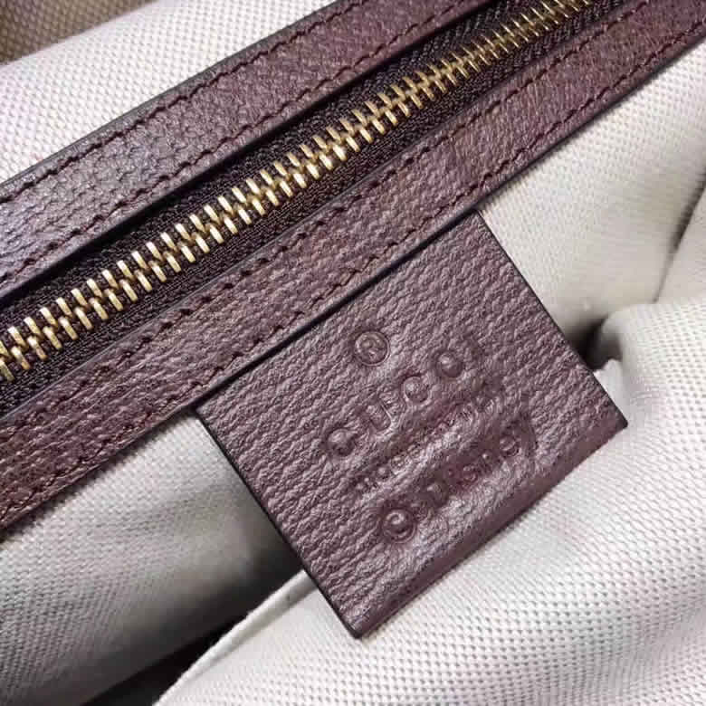 男士新款gucci唐老鴨卡通貼花米色印花雙肩背包 460029￥1880.00的图片-高仿古奇包包Gucci、高仿古奇男包Gucci