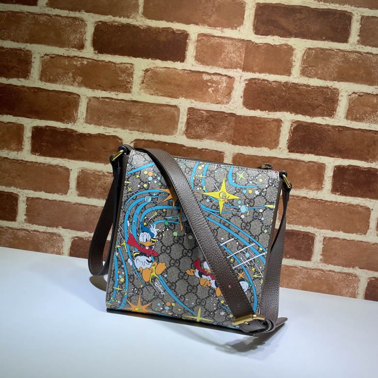 原單GUCCI古馳Disney x唐老鴨印花郵差包645054￥1480.00的图片-高仿古奇包包Gucci、高仿古奇男包Gucci
