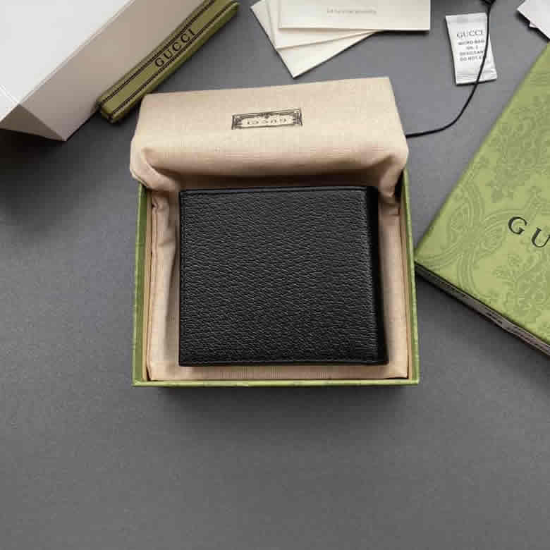 GUCCI古馳23年春夏男士飾馬銜扣雙摺錢包 700462￥680.00的图片-高仿古奇包包Gucci、高仿古奇錢包Gucci