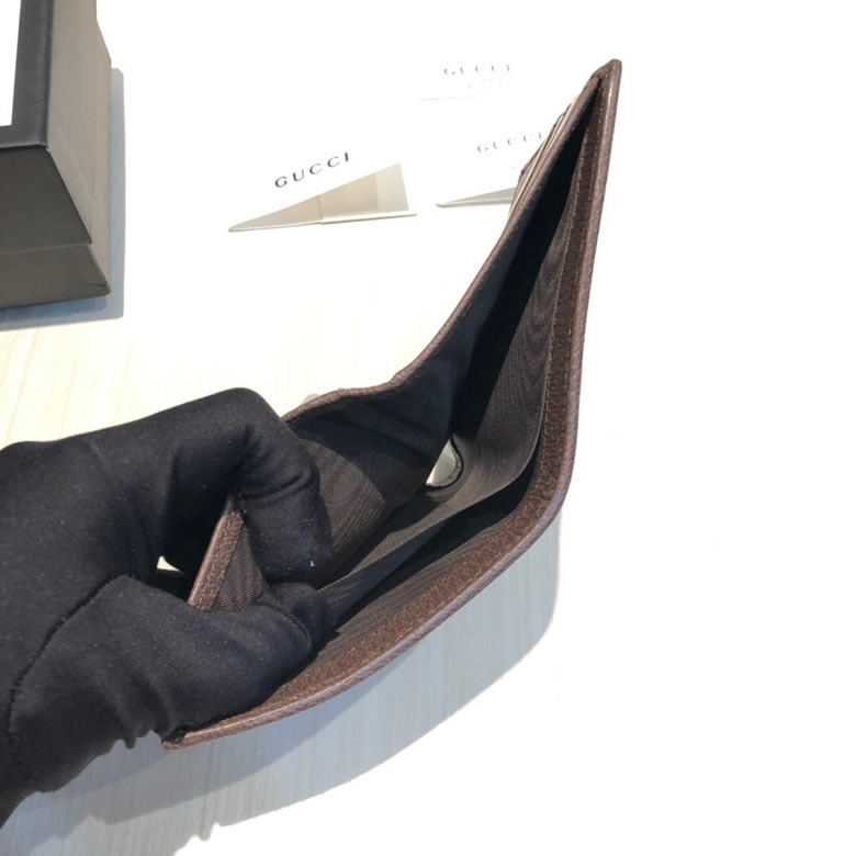 古馳錢包Disney x Gucci唐老鴨印花雙摺錢包 647937￥880.00的图片-高仿古奇包包Gucci、高仿古奇錢包Gucci