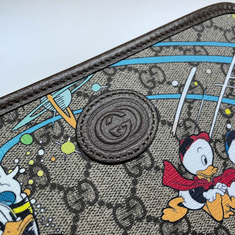 原單GUCCI古馳Disney x唐老鴨印花手拿包 647929￥980.00的图片-高仿古奇包包Gucci、高仿古奇錢包Gucci