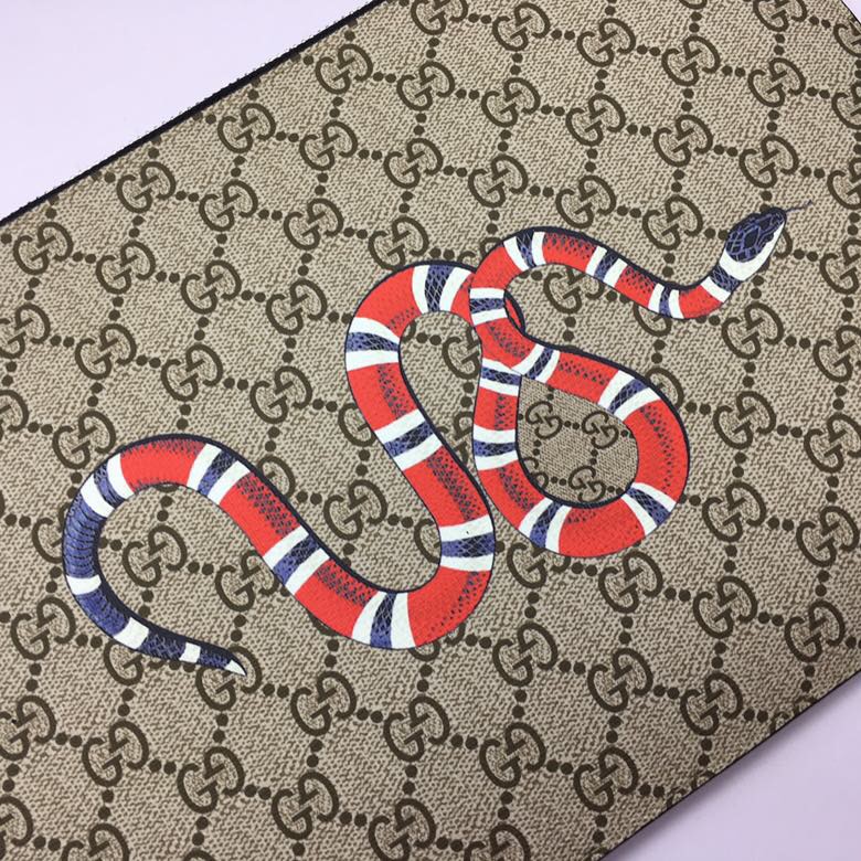 GUCCI古馳古奇2019新款男士蛇印花手拿包473904杏色￥980.00的图片-高仿古奇包包Gucci、高仿古奇錢包Gucci