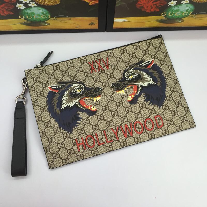 GUCCI古馳男包經典雙G狼頭圖案手拿包473904杏色¥980.00的图片-高仿古奇包包Gucci、高仿古奇錢包Gucci GUCCI古馳男包經典雙G狼頭圖案手拿包473904杏色¥980.00的图片-高仿古奇包包Gucci、高仿古奇錢包Gucci
