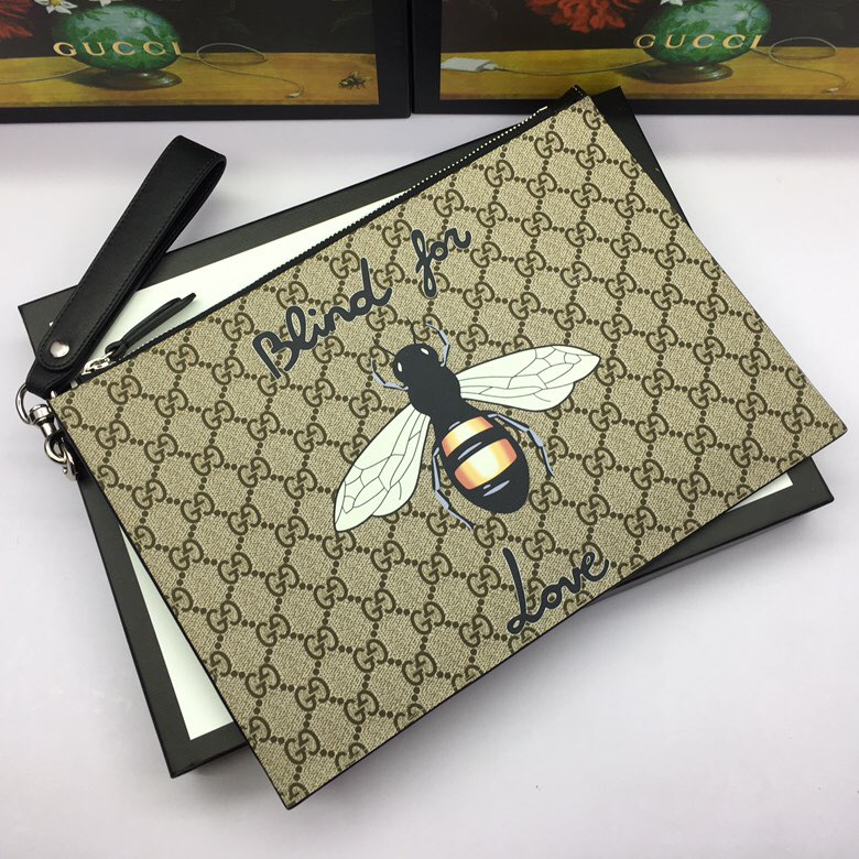 GUCCI古馳烏木色人造帆佈蜜蜂圖案男士手拿包 473904杏色￥880.00的图片-高仿古奇包包Gucci、高仿古奇錢包Gucci