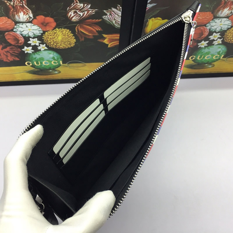 Gucci古馳男包Courrier徽章虎頭貼佈帆佈手拿包496346黑色￥780.00的图片-高仿古奇包包Gucci、高仿古奇錢包Gucci