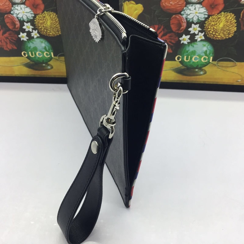 Gucci古馳男包Courrier徽章虎頭貼佈帆佈手拿包496346黑色￥780.00的图片-高仿古奇包包Gucci、高仿古奇錢包Gucci