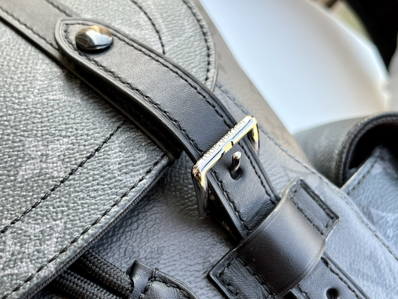 LV背包帆佈和皮革飾邊小號雙肩包M46331￥1980.00的图片-高仿LV包包、高仿lv男包