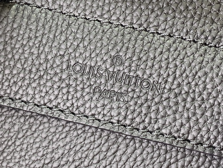 頂級原單LV takeoff 雙肩包takeoff雙肩包M21367克色克標￥1680.00的图片-高仿LV包包、高仿lv男包