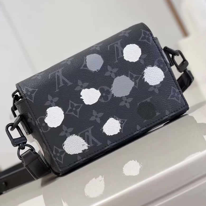 LV路易威登2022秋冬男包開箱測評迷妳鏈條包 M81783￥1480.00的图片-高仿LV包包、高仿lv男包