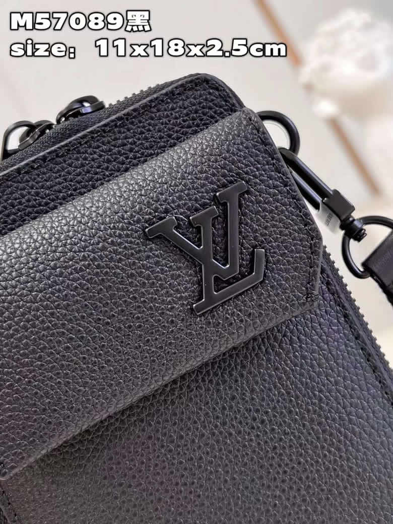 路易威登LV男包Aerogram小牛皮單肩手機包 M57089黑￥1280.00的图片-高仿LV包包、高仿lv男包