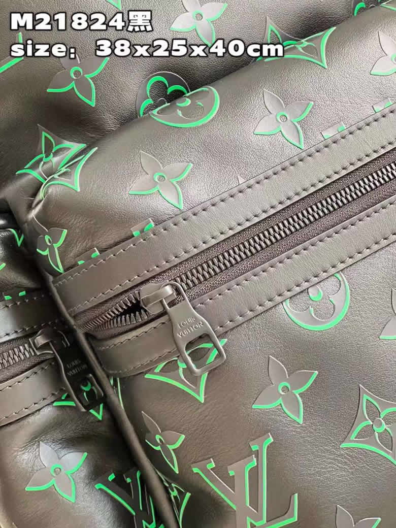 高仿lv雙肩包Monogram 3D效果印花Discovery雙肩包由錦綸M21824黑￥1580.00的图片-高仿LV包包、高仿lv男包