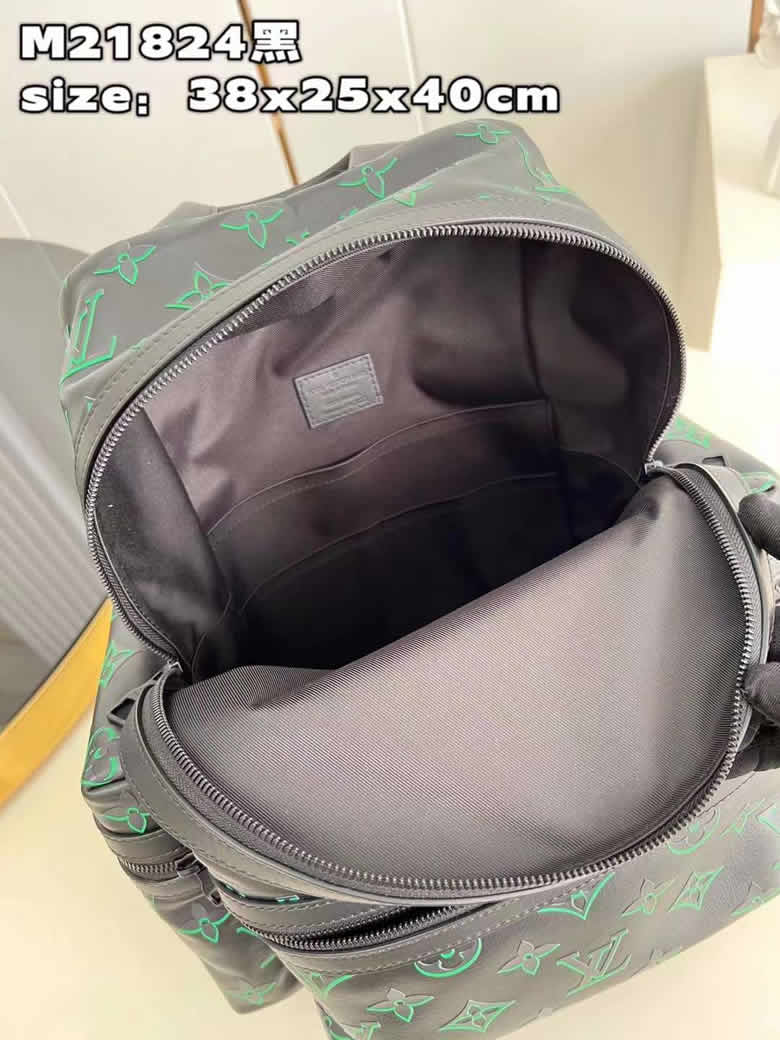 高仿lv雙肩包Monogram 3D效果印花Discovery雙肩包由錦綸M21824黑￥1580.00的图片-高仿LV包包、高仿lv男包