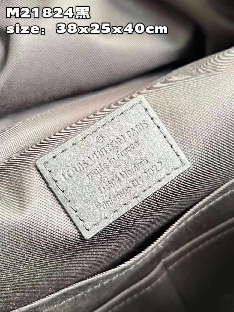 高仿lv雙肩包Monogram 3D效果印花Discovery雙肩包由錦綸M21824黑￥1580.00的图片-高仿LV包包、高仿lv男包