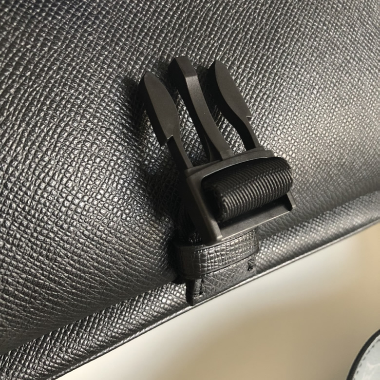 路易威登LV黑武士郵差包男士黑花2021款M30746￥1480.00的图片-高仿LV包包、高仿lv男包