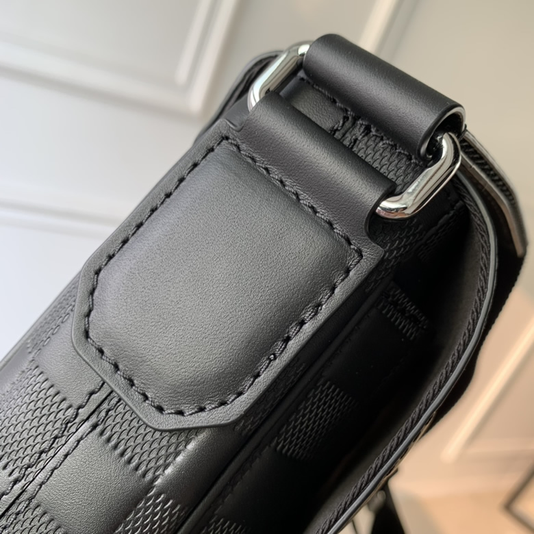 LV原單N42711 DISTRICT 小號郵差包￥1480.00的图片-高仿LV包包、高仿lv男包