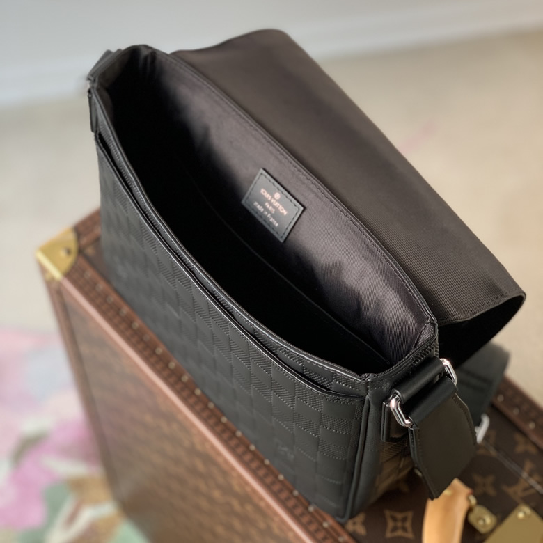 LV原單N42711 DISTRICT 小號郵差包￥1480.00的图片-高仿LV包包、高仿lv男包