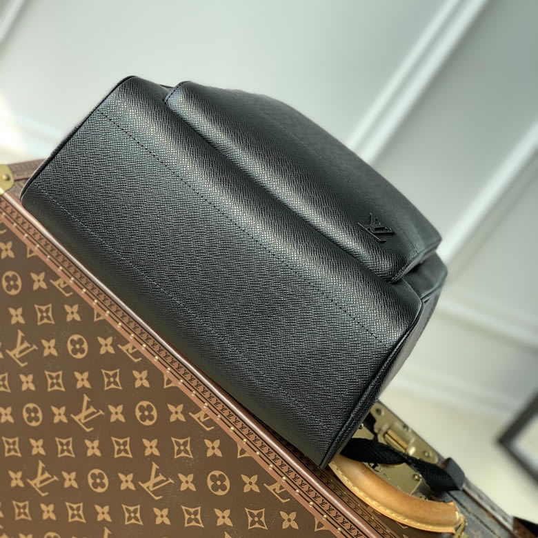 高仿LV双肩包 ADRIAN BACKPACK M30857￥1680.00的图片-高仿LV包包、高仿lv男包