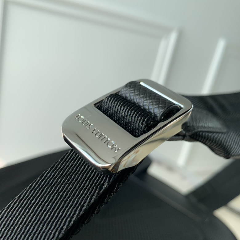 高仿LV双肩包 ADRIAN BACKPACK M30857￥1680.00的图片-高仿LV包包、高仿lv男包