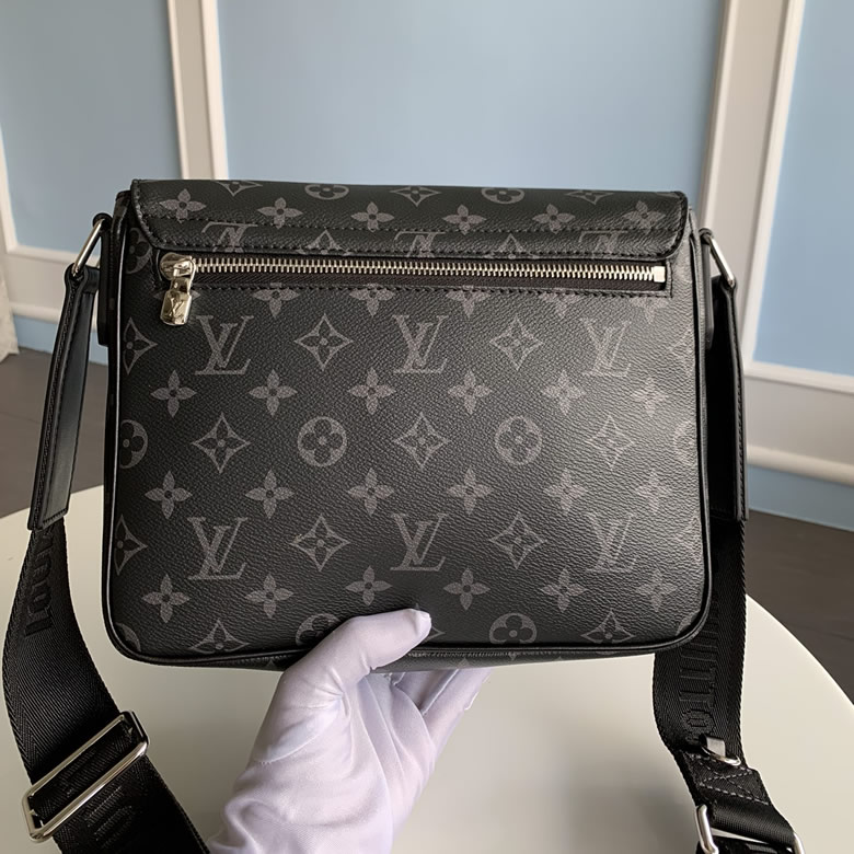 高仿LV DISTRICT小號郵差包M46255￥1480.00的图片-高仿LV包包、高仿lv男包