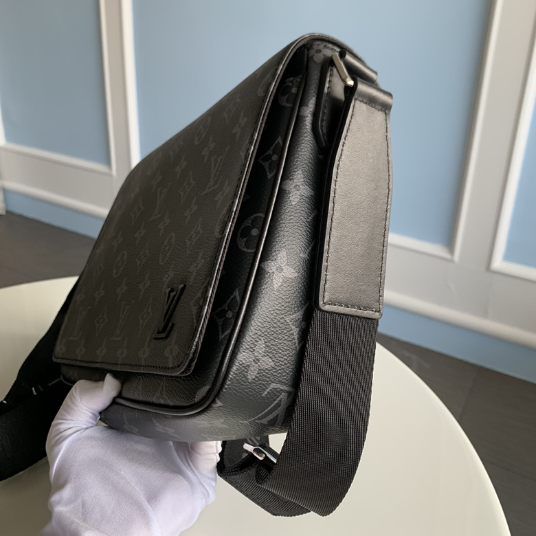 高仿LV DISTRICT小號郵差包M46255￥1480.00的图片-高仿LV包包、高仿lv男包
