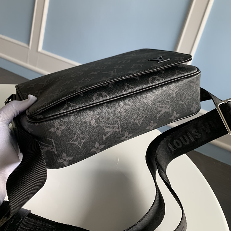 高仿LV DISTRICT小號郵差包M46255￥1480.00的图片-高仿LV包包、高仿lv男包