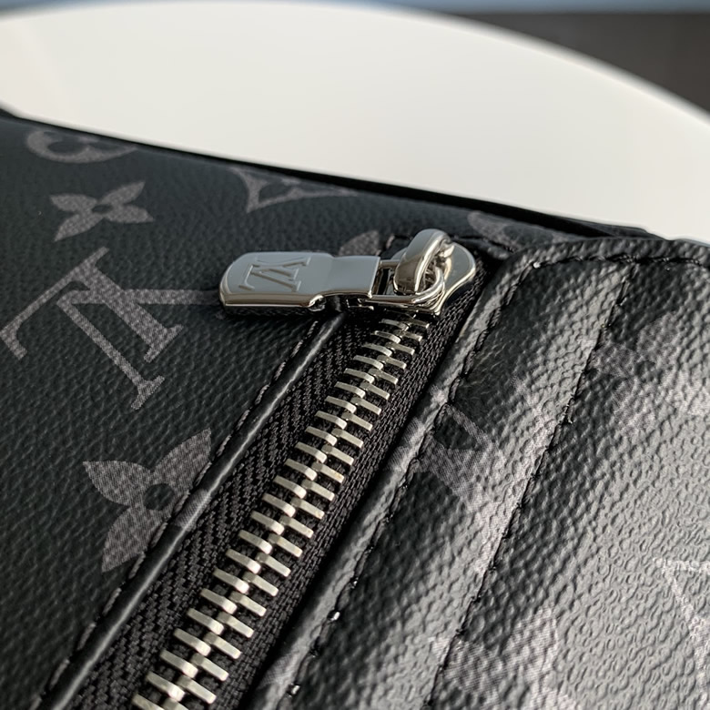 高仿LV DISTRICT小號郵差包M46255￥1480.00的图片-高仿LV包包、高仿lv男包