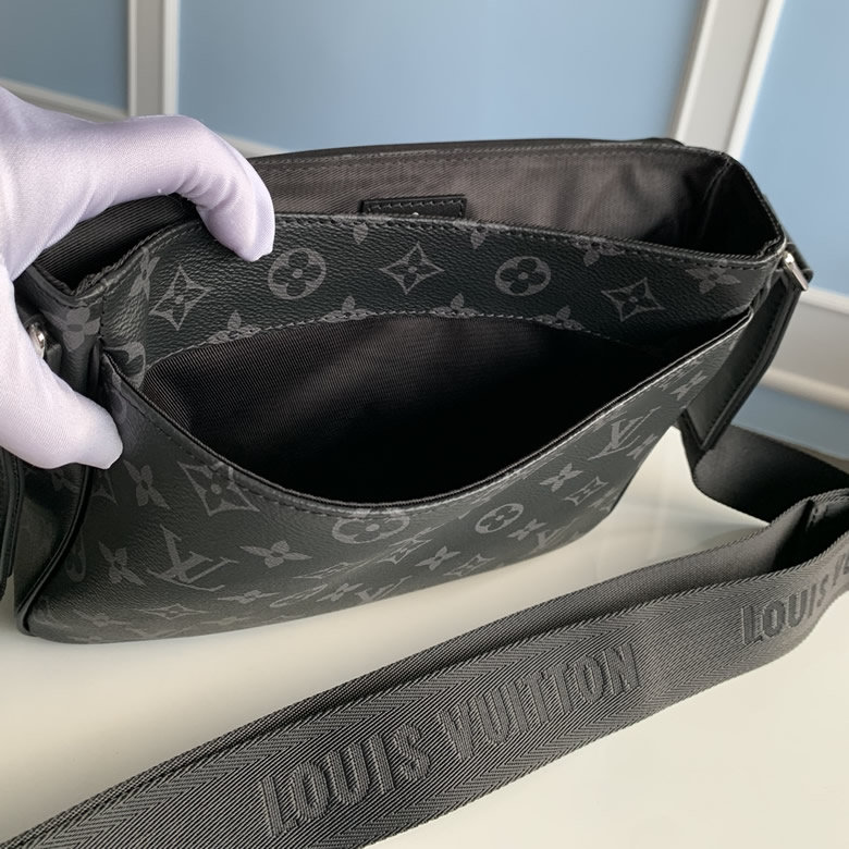 高仿LV DISTRICT小號郵差包M46255￥1480.00的图片-高仿LV包包、高仿lv男包