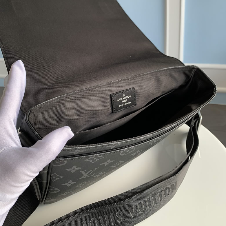 高仿LV DISTRICT小號郵差包M46255￥1480.00的图片-高仿LV包包、高仿lv男包